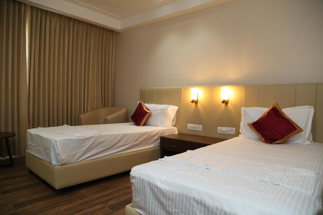 Hotel Skanda Palace Thiruttani Exteriér fotografie